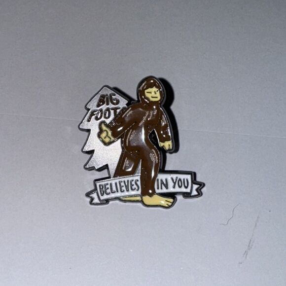 Big Foot Believes In You Pin Brooch - Picture 1 of 1